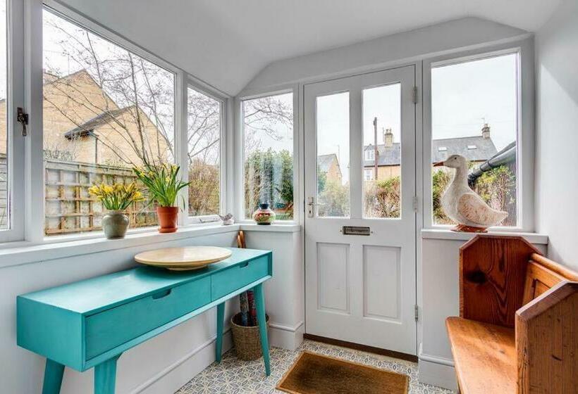 בית מלון כפרי The Lansdowne Guest House