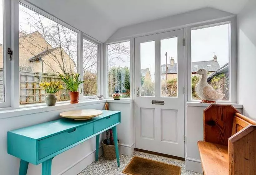 Hotelli The Lansdowne Guest House