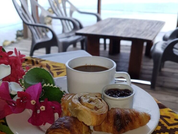 هتل Les Tipaniers