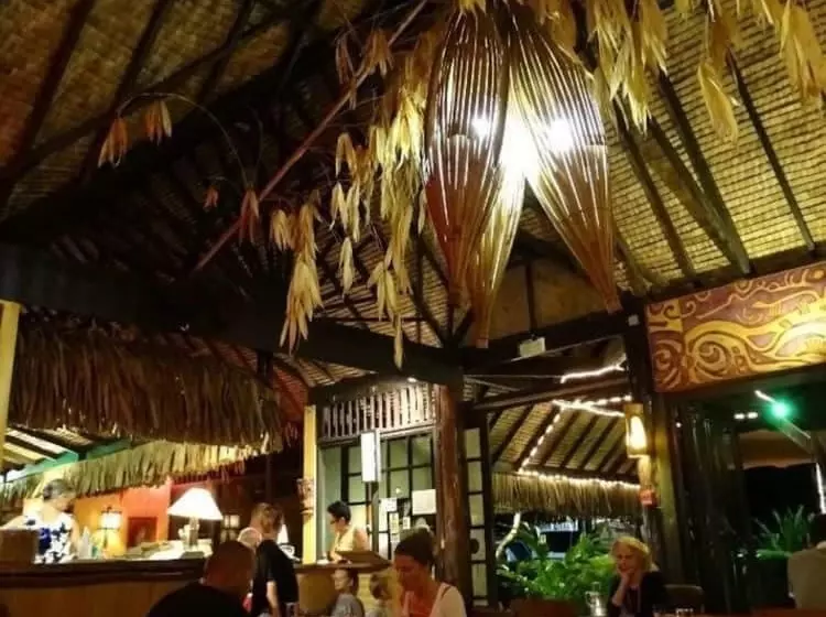 هتل Les Tipaniers