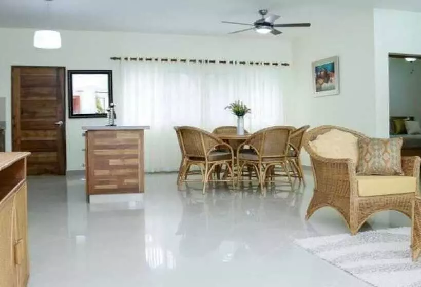 ホテル Paradise Condos