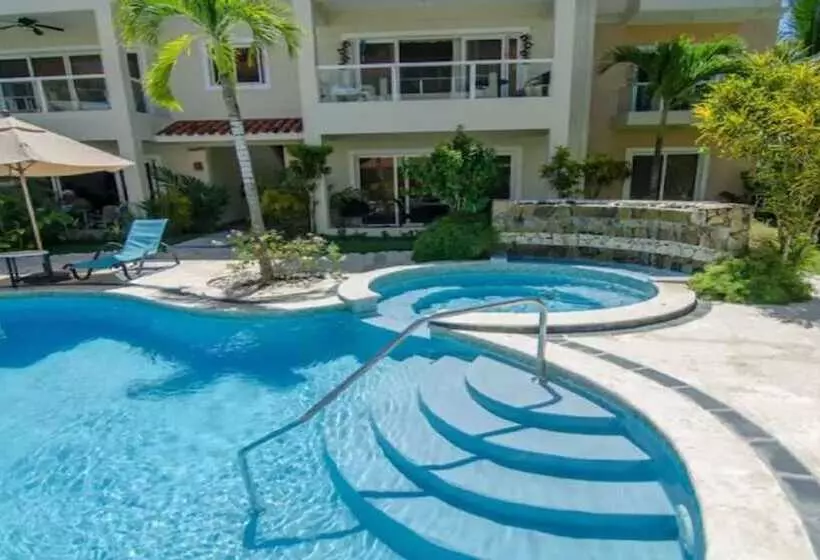 ホテル Paradise Condos