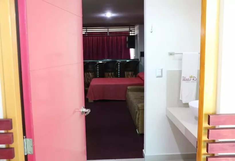 Palacio Rojo Hotel Familiar