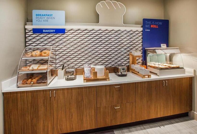 בית מלון כפרי Holiday Inn Express & Suites Canton, An Ihg