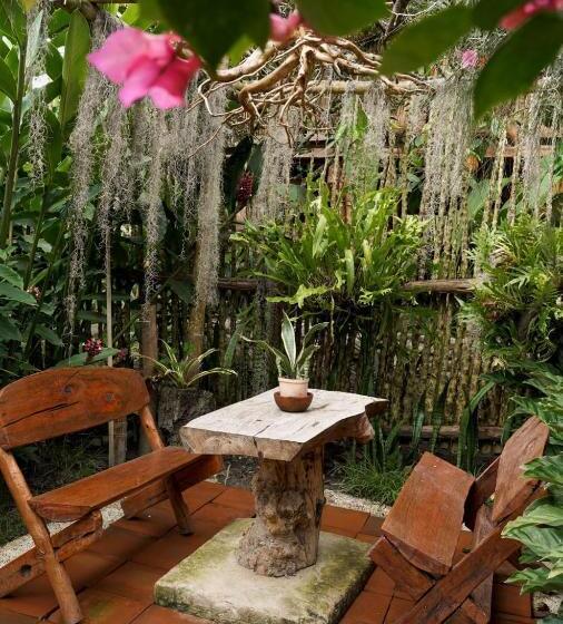 هتل Villa Sonia Eco Hostel