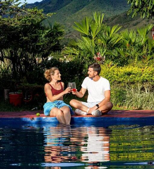 هتل Villa Sonia Eco Hostel