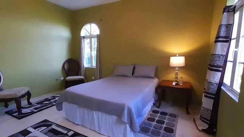 پانسیون Abigail S 2 Bedroom Apartment  Free Wifi  Full Kitchen