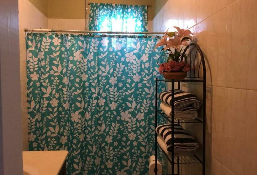 پانسیون Abigail S 2 Bedroom Apartment  Free Wifi  Full Kitchen