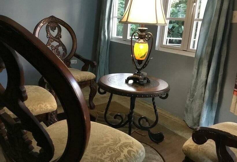 پانسیون Abigail S 2 Bedroom Apartment  Free Wifi  Full Kitchen