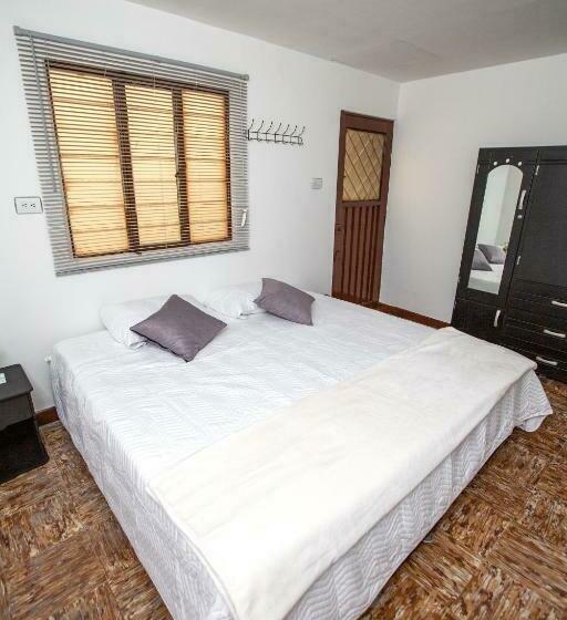 Pension Komodo Alojamiento Hostal Autoservicio, Ubicado Muy Cerca Al Centro Histórico Baño Privado, Wifi