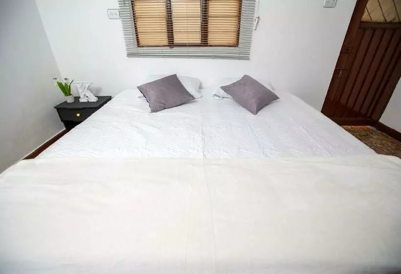 Majatalo Komodo Alojamiento  Hostal Autoservicio, Ubicado Muy Cerca Al Centro Histórico   Baño Privado, Wifi