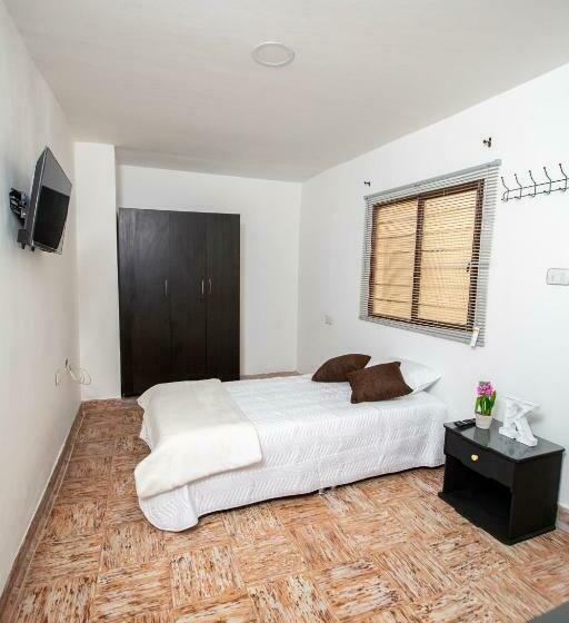 Pension Komodo Alojamiento Hostal Autoservicio, Ubicado Muy Cerca Al Centro Histórico Baño Privado, Wifi