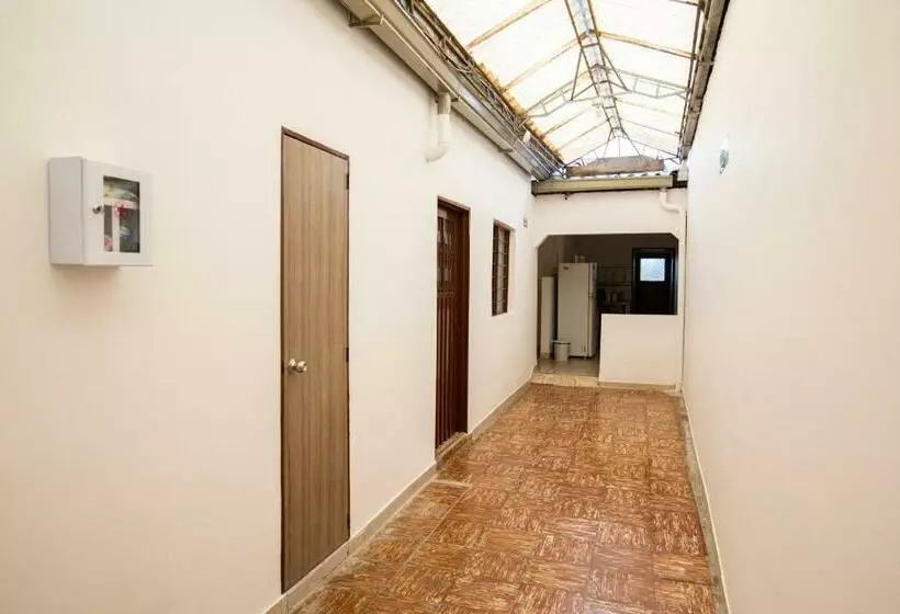 Majatalo Komodo Alojamiento  Hostal Autoservicio, Ubicado Muy Cerca Al Centro Histórico   Baño Privado, Wifi