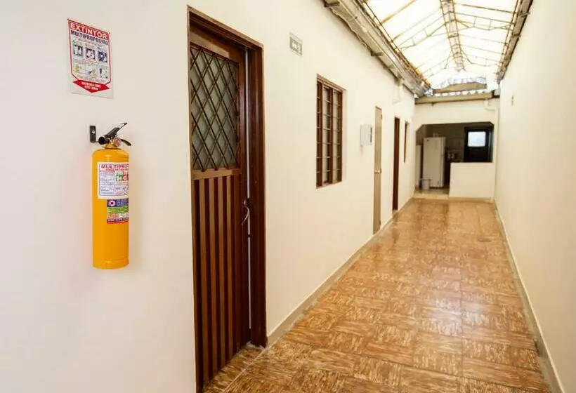 Majatalo Komodo Alojamiento  Hostal Autoservicio, Ubicado Muy Cerca Al Centro Histórico   Baño Privado, Wifi