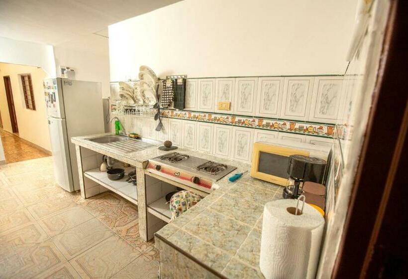 Pension Komodo Alojamiento Hostal Autoservicio, Ubicado Muy Cerca Al Centro Histórico Baño Privado, Wifi