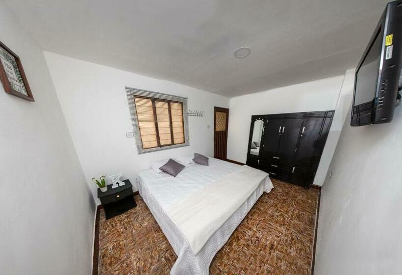 Pension Komodo Alojamiento Hostal Autoservicio, Ubicado Muy Cerca Al Centro Histórico Baño Privado, Wifi