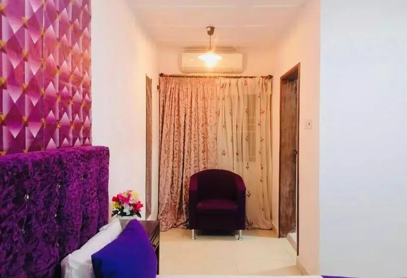 پانسیون Zunox Guest House