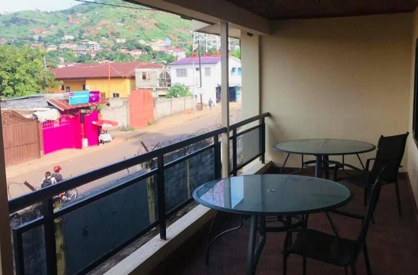 پانسیون Zunox Guest House