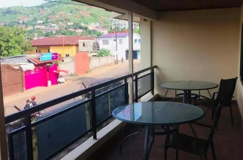پانسیون Zunox Guest House