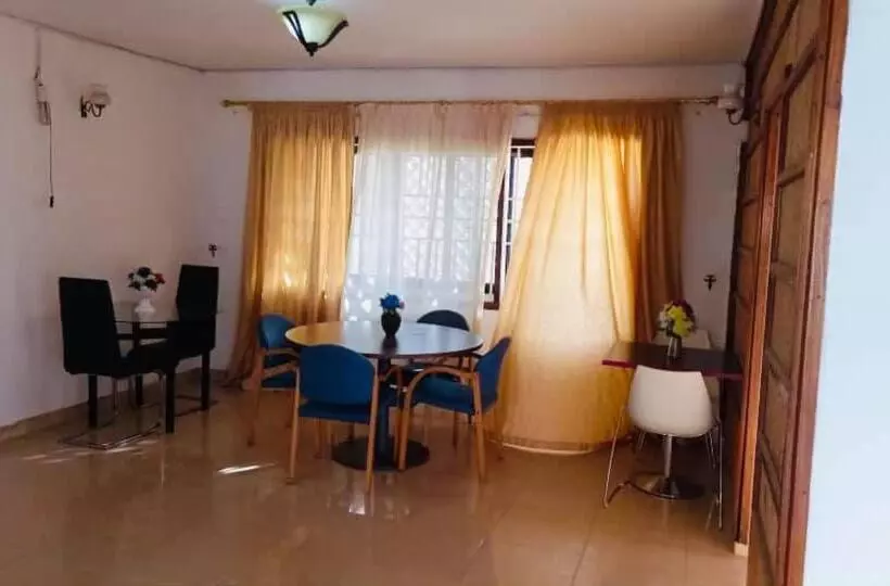 پانسیون Zunox Guest House