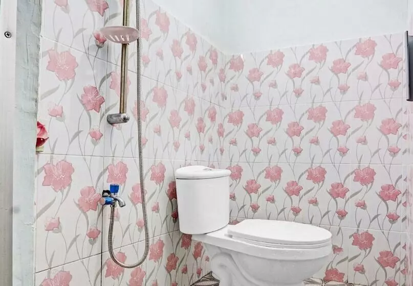 Hotelli Spot On 90760 Homestay Al Madina Syariah