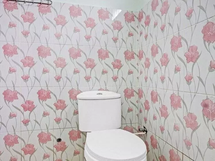 Hotelli Spot On 90760 Homestay Al Madina Syariah