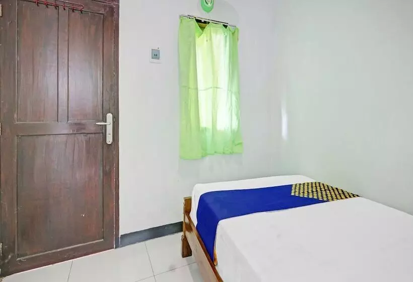 Hotelli Spot On 90760 Homestay Al Madina Syariah