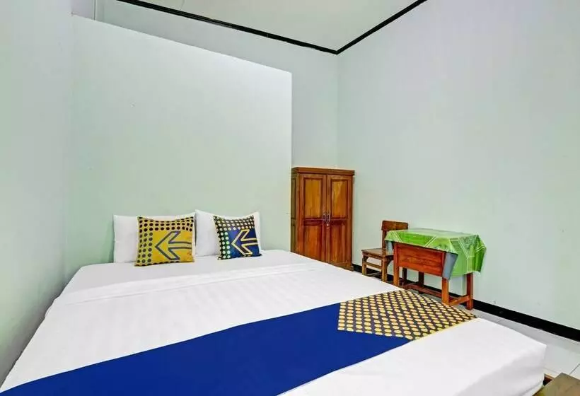 Hotelli Spot On 90760 Homestay Al Madina Syariah