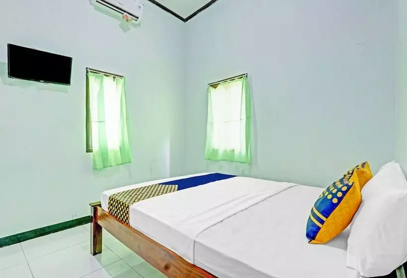 Hotelli Spot On 90760 Homestay Al Madina Syariah