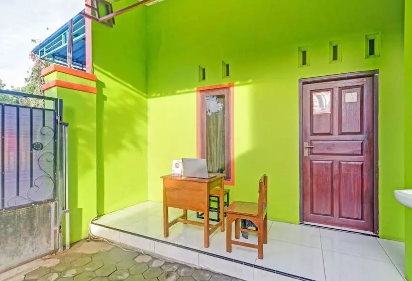 Hotelli Spot On 90760 Homestay Al Madina Syariah