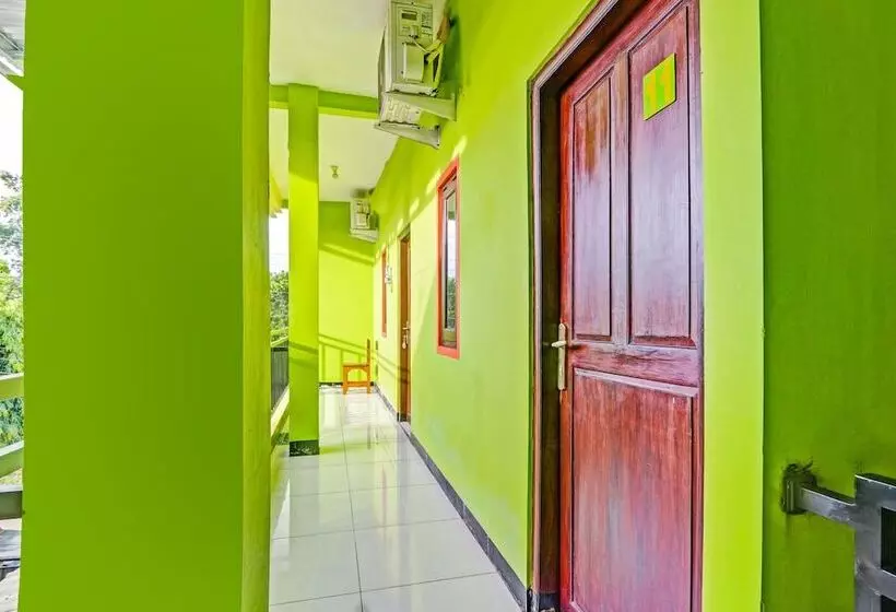 Hotelli Spot On 90760 Homestay Al Madina Syariah