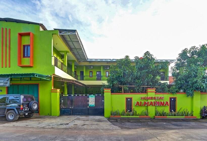 בית מלון כפרי Spot On 90760 Homestay Al Madina Syariah