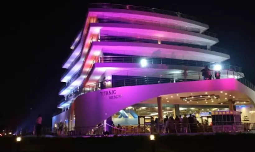هتل Titanic Resort Faisalabad