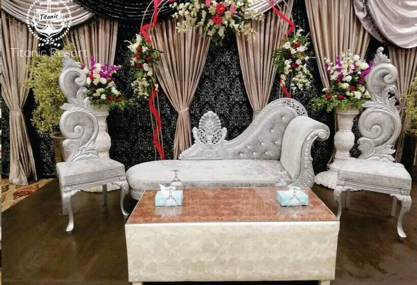 هتل Titanic Resort Faisalabad