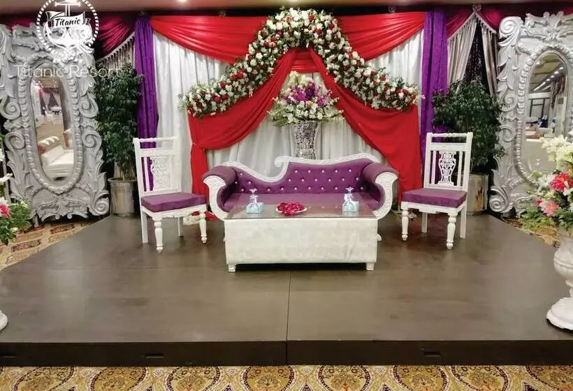 هتل Titanic Resort Faisalabad
