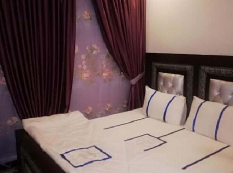 هتل Titanic Resort Faisalabad