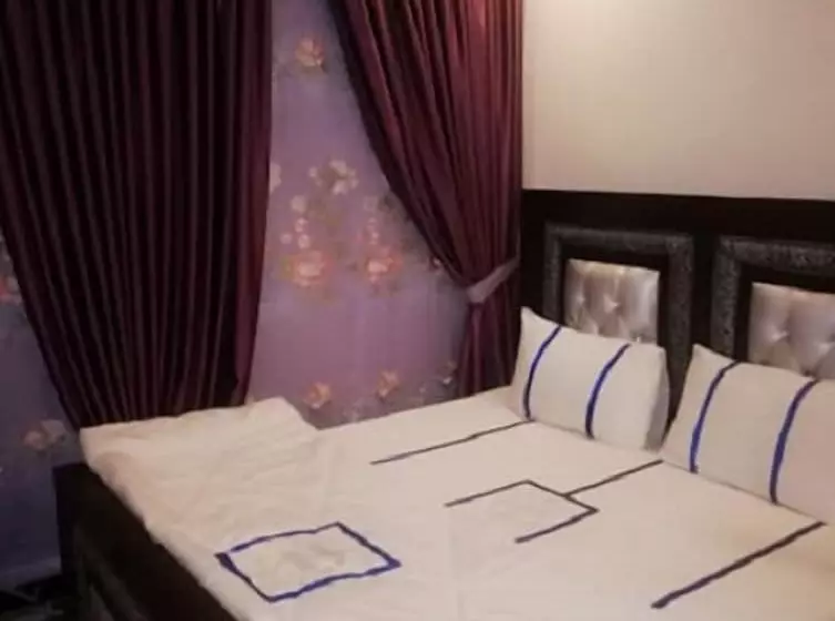 هتل Titanic Resort Faisalabad