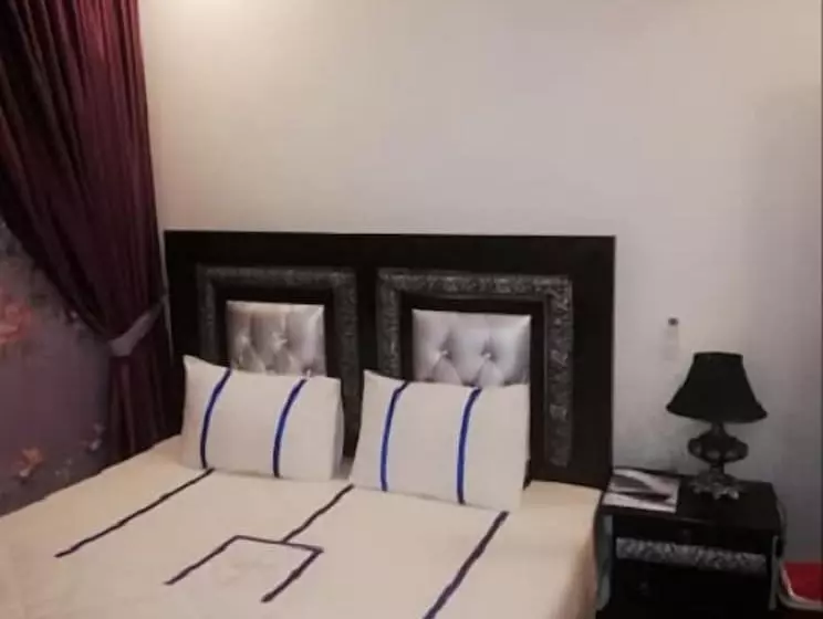 هتل Titanic Resort Faisalabad