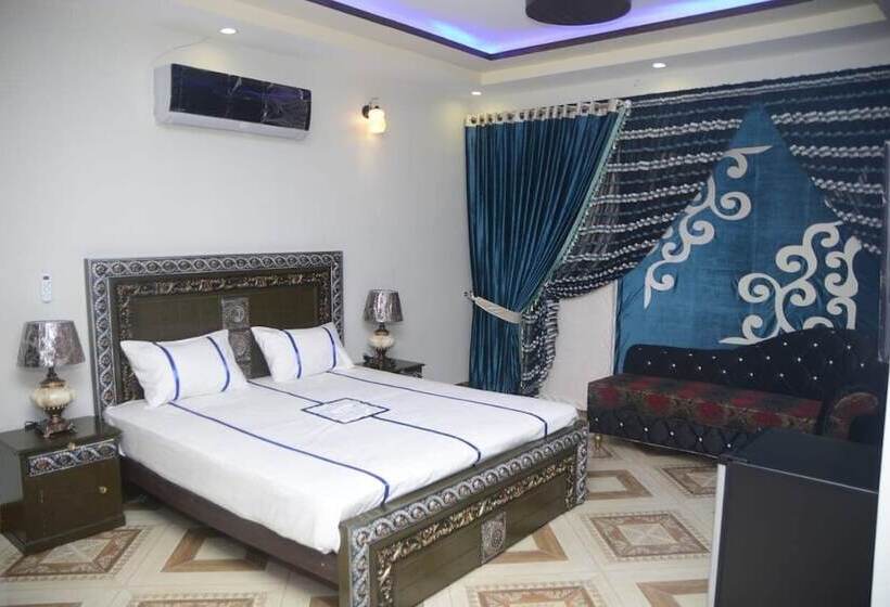 هتل Titanic Resort Faisalabad