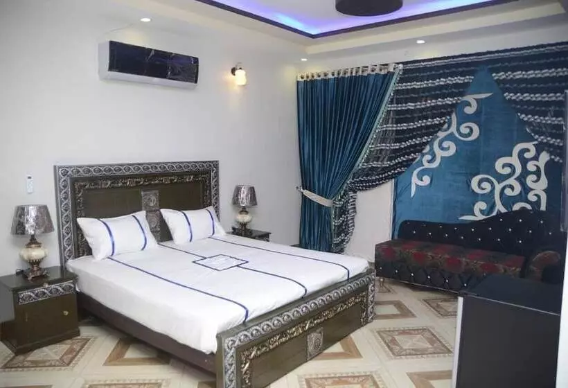 هتل Titanic Resort Faisalabad