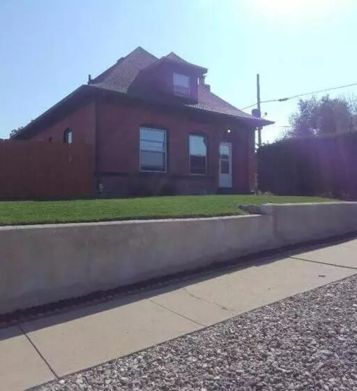 Aamiaismajoitus (B&B) Quiet Full Size Bed Close To Town 420 Friendly