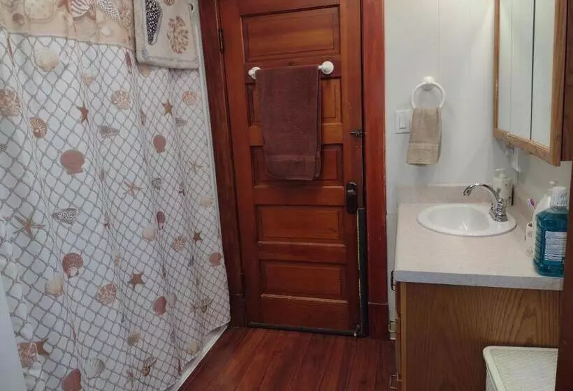 Aamiaismajoitus (B&B) Quiet Full Size Bed Close To Town 420 Friendly