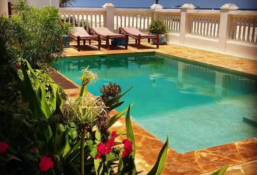 Hotelli Mambo Paradise