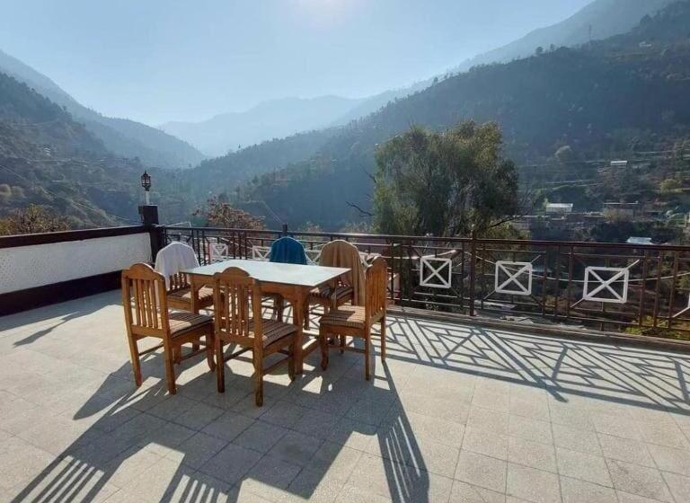 Pension Tirthan Crest Hostel & Homestay In Jibbi