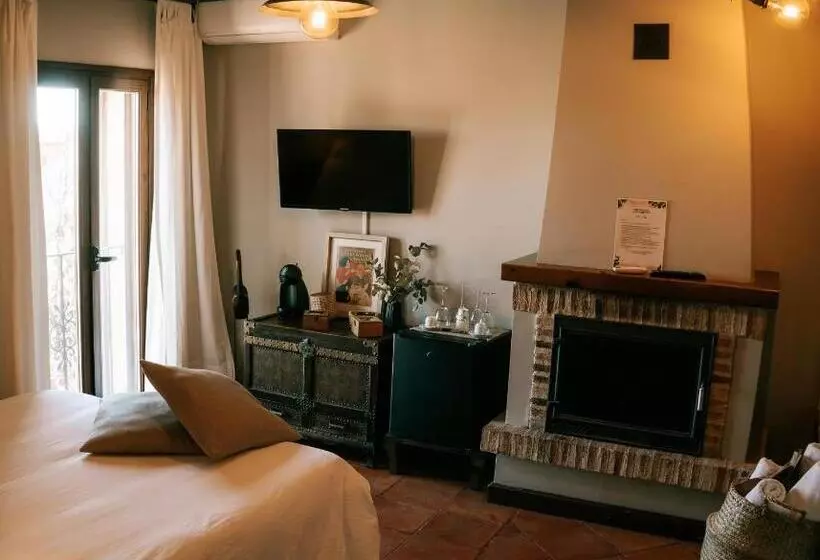 فندق ريفى Hospedería Ballesteros