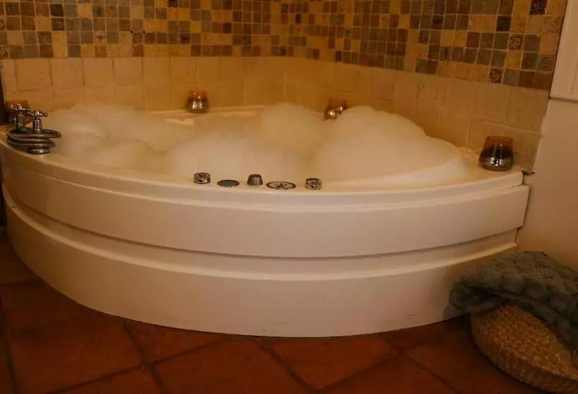 فندق ريفى Hospedería Ballesteros