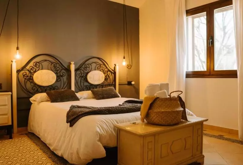 فندق ريفى Hospedería Ballesteros