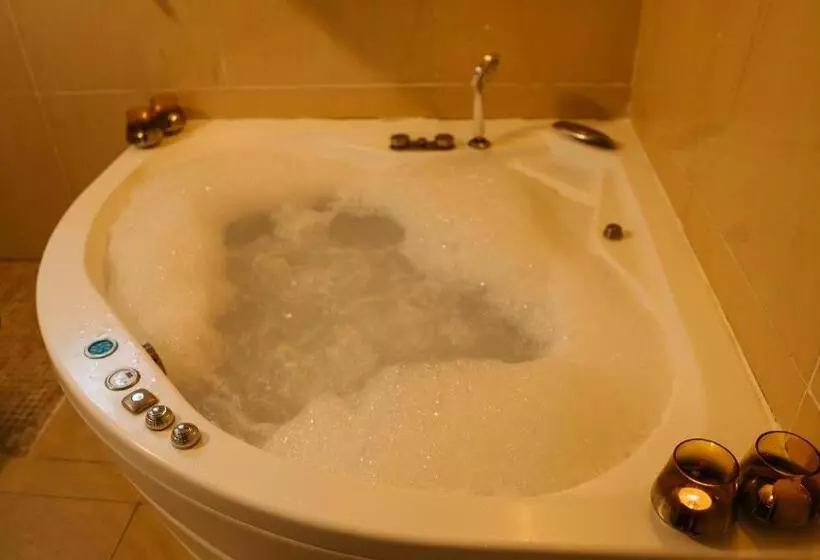 فندق ريفى Hospedería Ballesteros