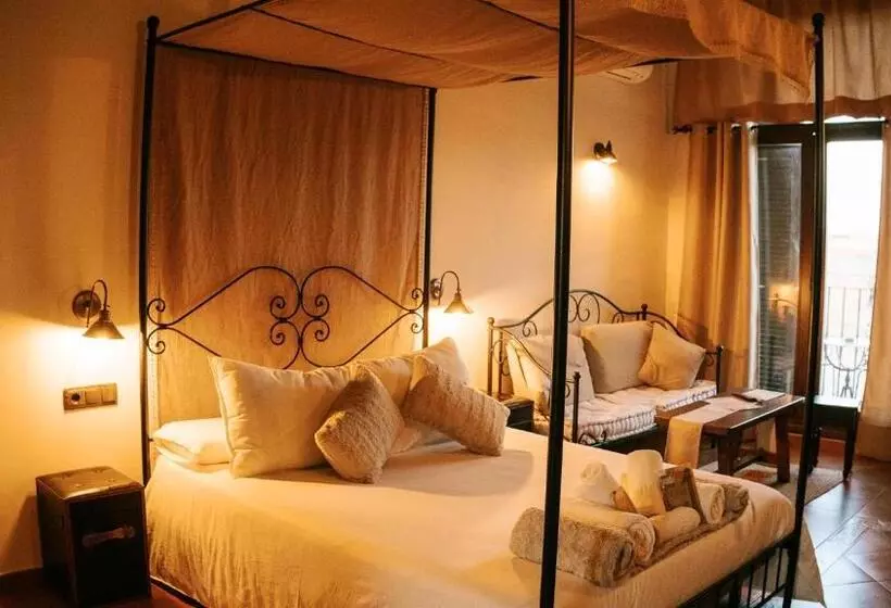 فندق ريفى Hospedería Ballesteros