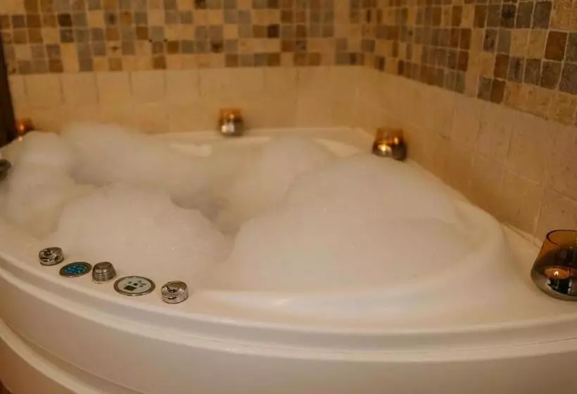 فندق ريفى Hospedería Ballesteros